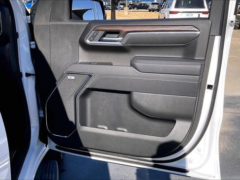 Used 2025 GMC Sierra 1500 SLT w/ SLT Premium Package image 21