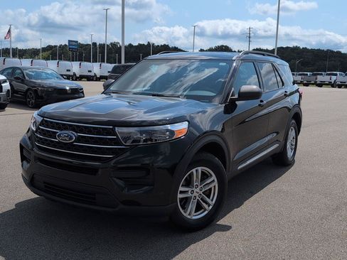 Used 2020 Ford Explorer XLT w/ Comfort Package AWD/4WD image 14