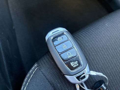 Used 2025 Hyundai Venue SEL image 21