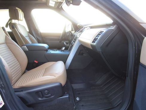 Used 2023 Land Rover Discovery Metropolitan Edition AWD/4WD image 20