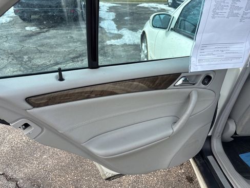 Used 2007 Mercedes-Benz C 230 Sedan image 7