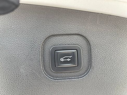 Used 2017 Chevrolet Equinox Premier w/ Enhanced Convenience Package FWD image 13