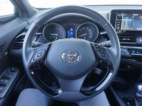 Used 2018 Toyota C-HR XLE image 3