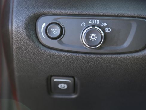 Used 2025 Chevrolet Blazer LT image 9