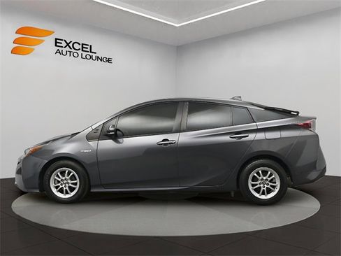 Used 2016 Toyota Prius Two image 2