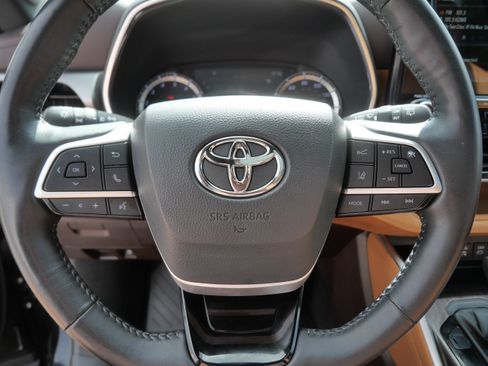 Used 2022 Toyota Highlander Platinum AWD/4WD image 26