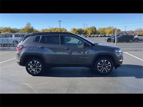 Used 2022 Jeep Compass Limited image 9