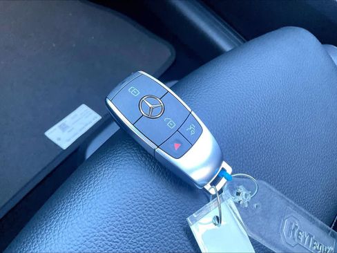 Used 2025 Mercedes-Benz GLA 250 image 14