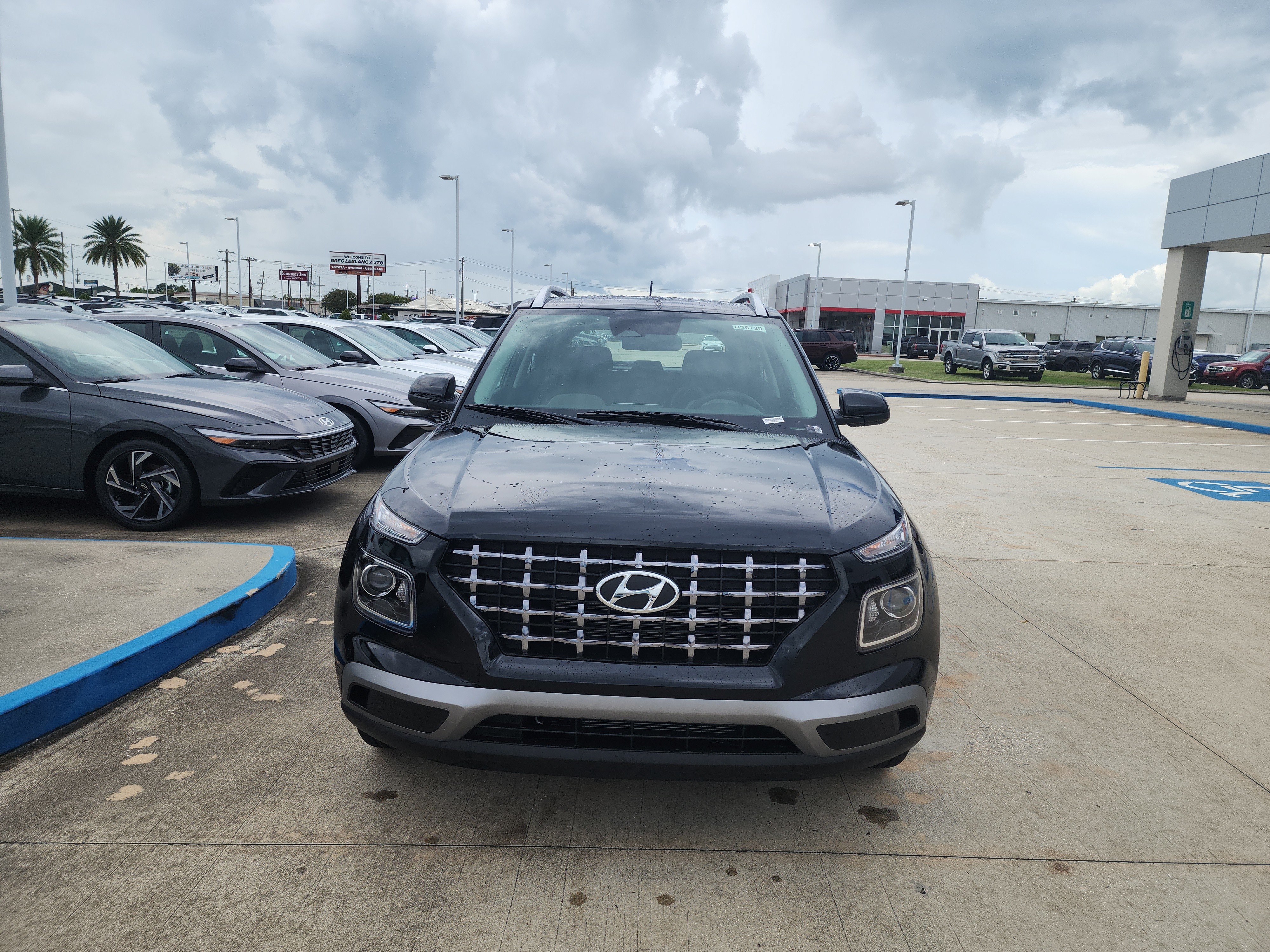 New 2026 Hyundai Venue SEL FWD image 2