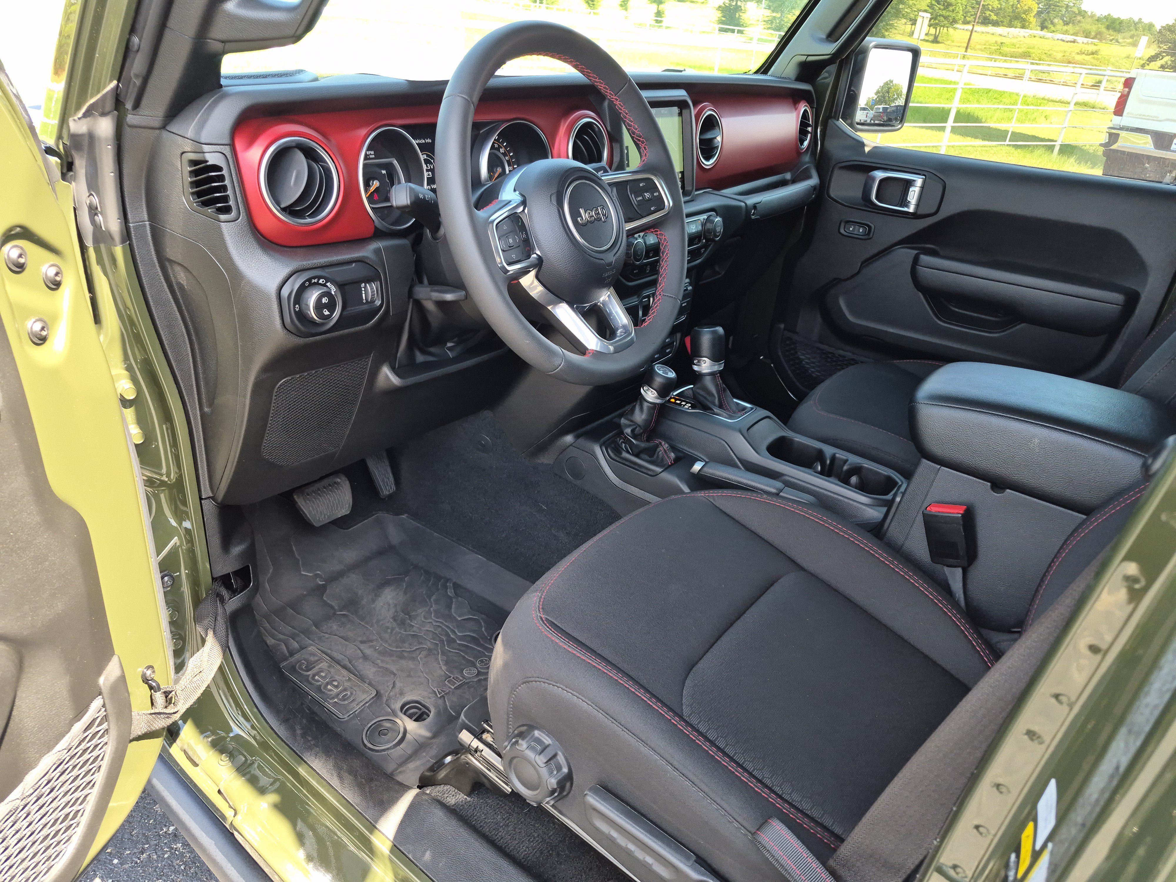 Used 2023 Jeep Gladiator Rubicon w/ Trailer Tow Package AWD/4WD image 11