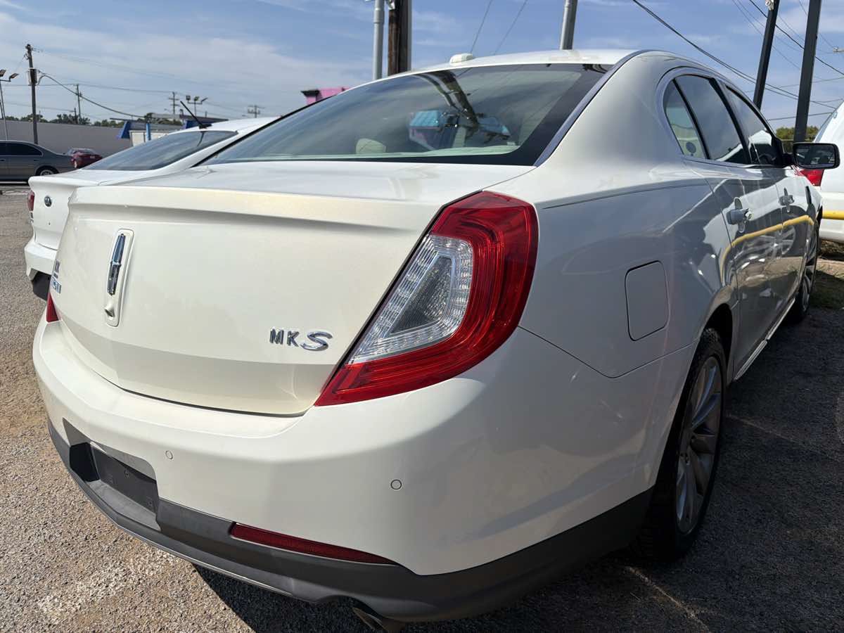 Used 2013 Lincoln MKS FWD image 3