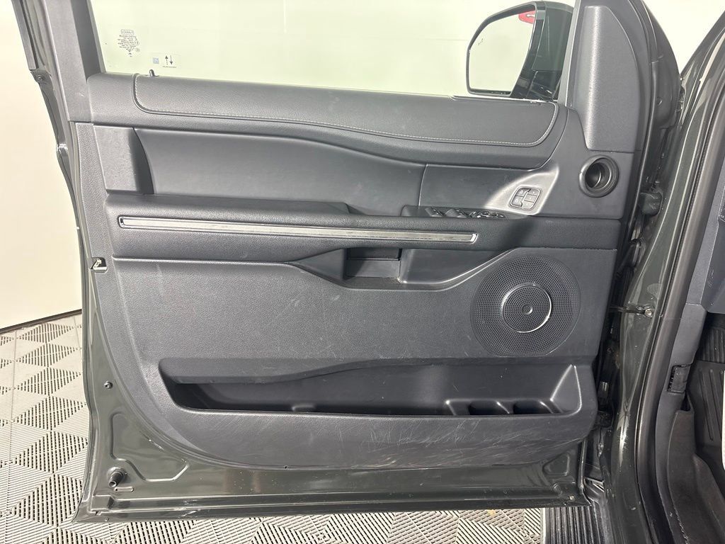 Used 2023 Ford Expedition XLT RWD image 13