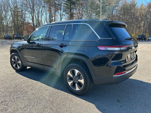 Used 2023 Jeep Grand Cherokee 4WD 4xe image 10