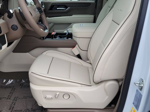 New 2026 GMC Yukon XL Denali AWD/4WD image 6