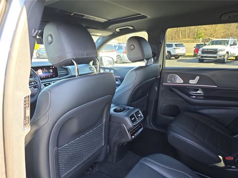 Used 2021 Mercedes-Benz GLS 450 4MATIC image 17