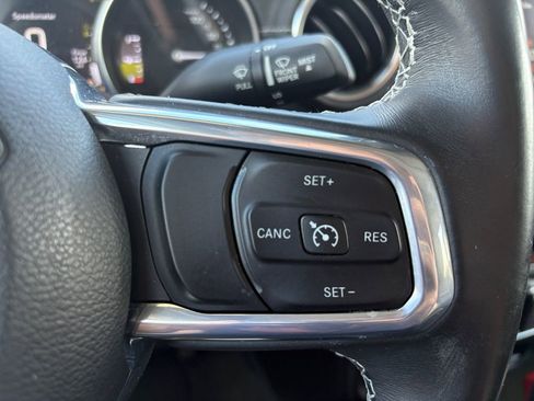 Used 2022 Jeep Wrangler Unlimited Sahara image 18