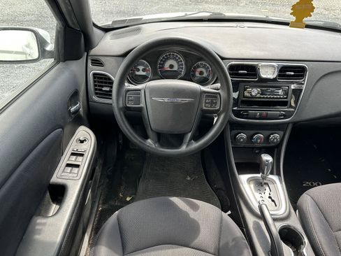 Used 2014 Chrysler 200 LX FWD image 12