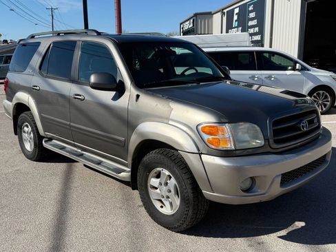 Used 2004 Toyota Sequoia SR5 image 4