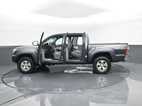 Used 2015 Toyota Tacoma 4x4 Double Cab w/ TRD Off-Road Package image 28