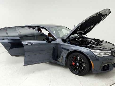 Used 2017 BMW 750i xDrive image 13