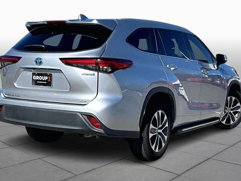 Used 2022 Toyota Highlander XLE image 11