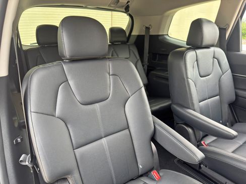 Used 2022 Kia Telluride EX w/ EX Premium Package FWD image 39