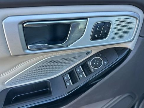 Used 2022 Ford Explorer Platinum w/ Equipment Group 601A image 12