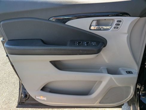 Used 2018 Honda Pilot Touring image 29
