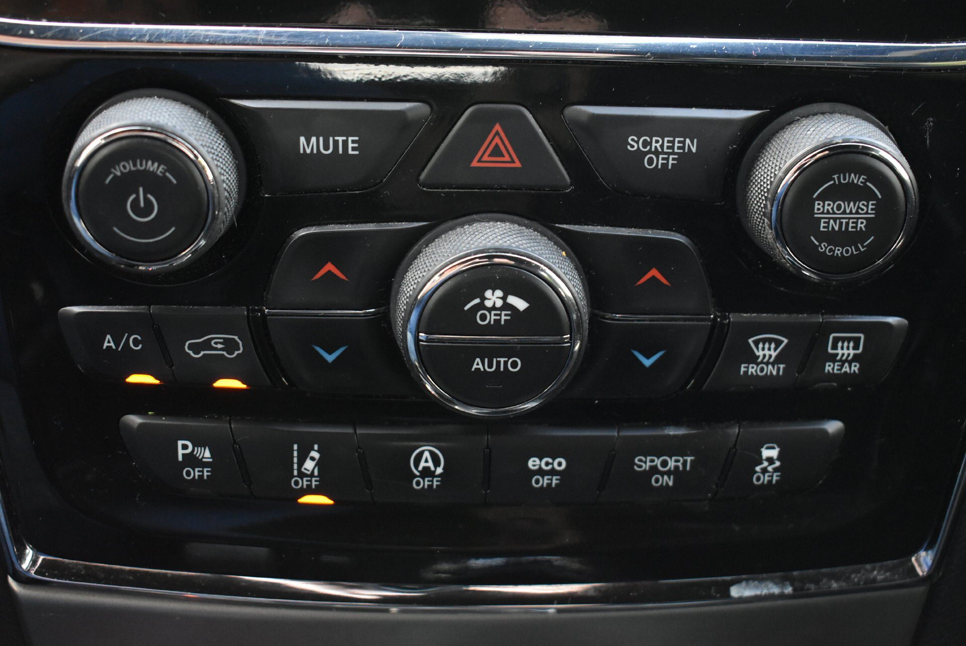 Used 2022 Jeep Grand Cherokee Laredo X AWD/4WD image 31