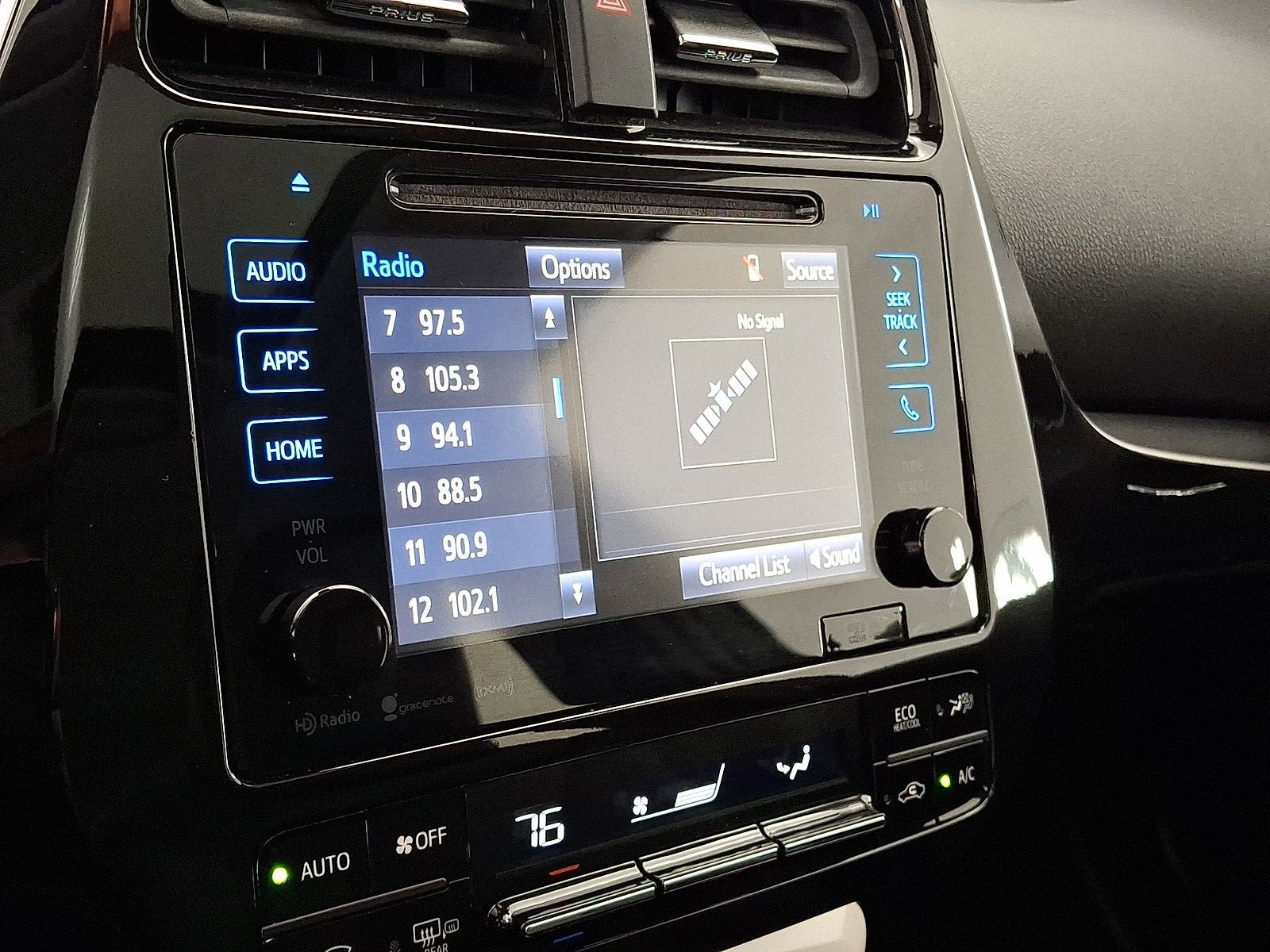 Used 2017 Toyota Prius Four w/ Advanced Technology Package FWD image 6