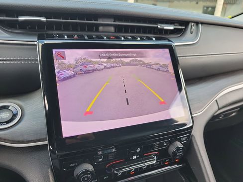 Used 2023 Jeep Grand Cherokee L Limited w/ Black Appearance Package image 28