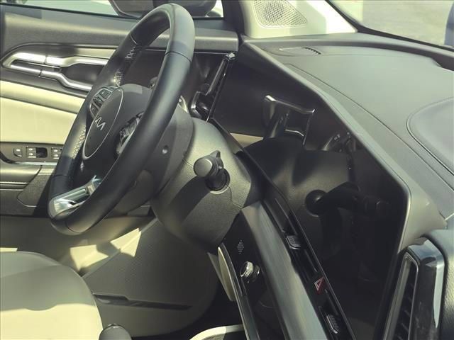 Certified 2024 Kia Sportage EX FWD image 8