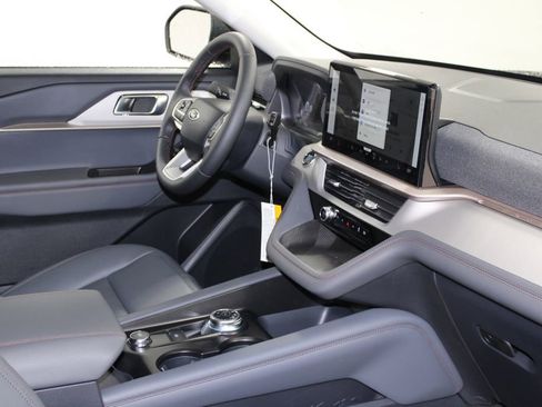 New 2026 Ford Explorer Active w/ Active Comfort Package image 30