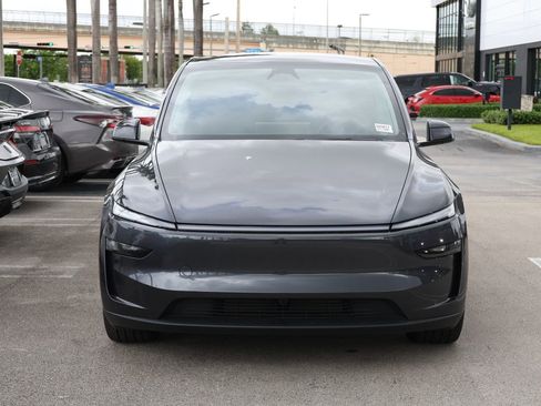 Used 2026 Tesla Model Y Long Range RWD image 3