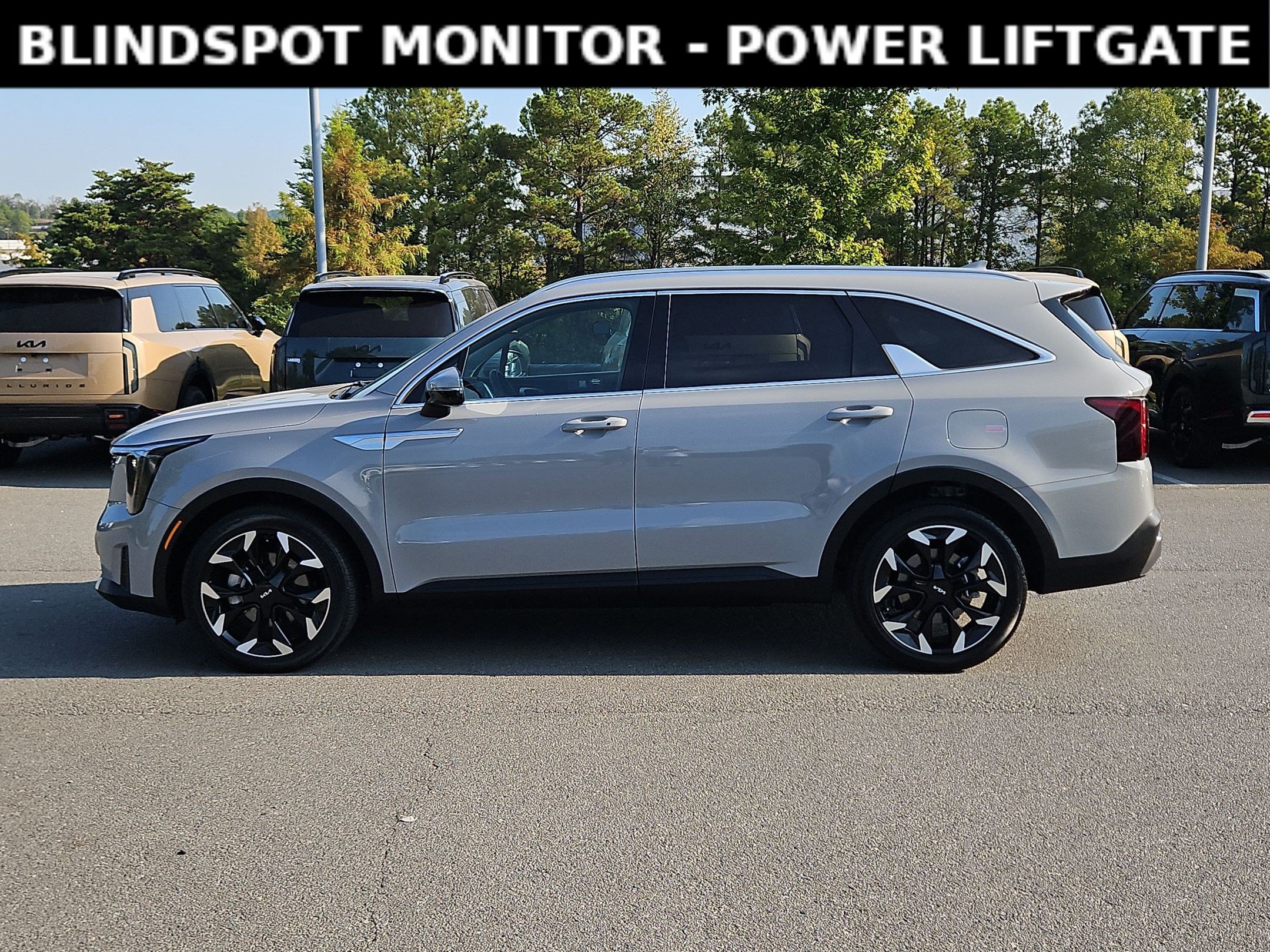Used 2025 Kia Sorento EX w/ Panoramic Sunroof Package FWD image 4
