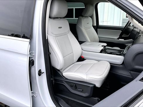 Used 2025 Ford Expedition Max Platinum image 8