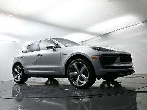 Certified 2025 Porsche Macan image 56