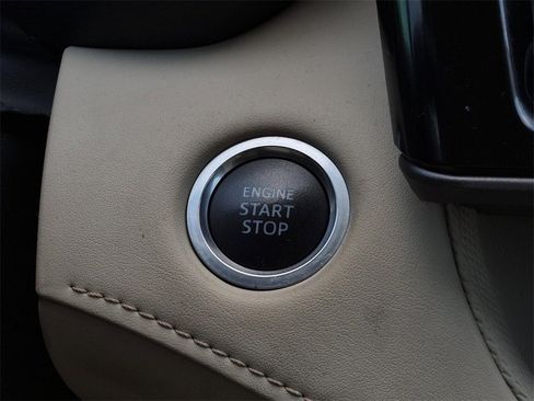 Used 2020 Toyota Highlander Limited image 29