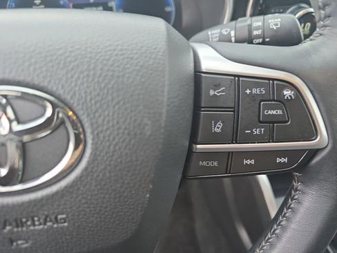 Used 2025 Toyota Highlander XSE image 19