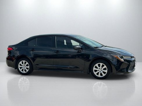 Used 2022 Toyota Corolla LE image 4