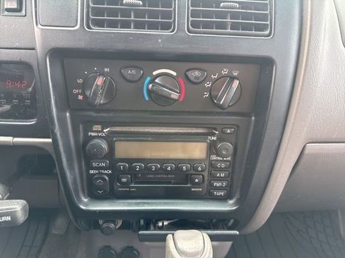Used 2003 Toyota Tacoma Base image 12