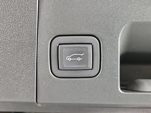 Used 2024 Cadillac XT4 Luxury FWD image 9