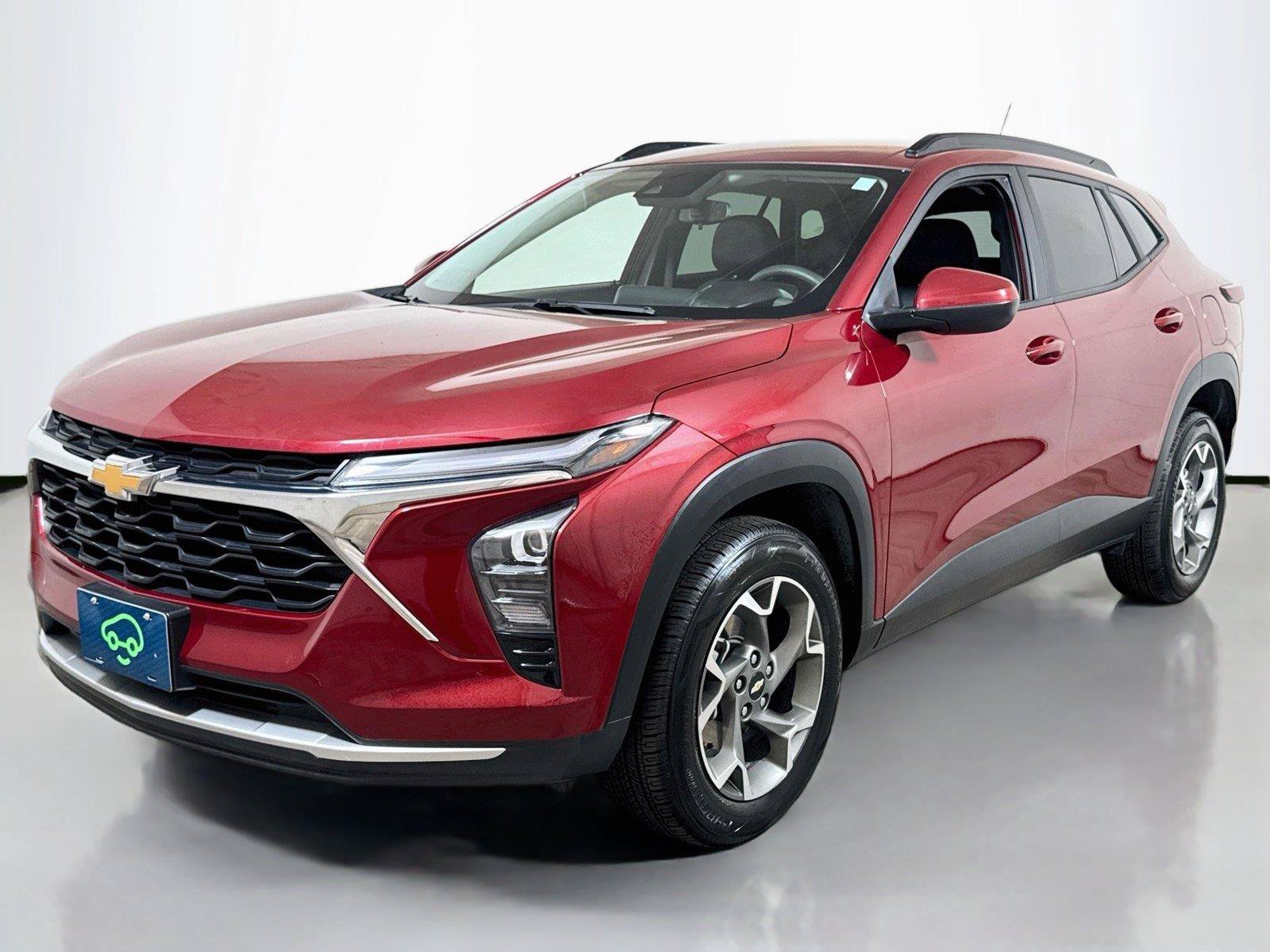 Used 2025 Chevrolet Trax LT FWD image 1