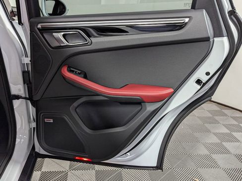 Used 2024 Porsche Macan Base image 40