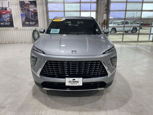 Used 2025 Buick Enclave Avenir w/ Trailering Package, 5000 lbs. image 3