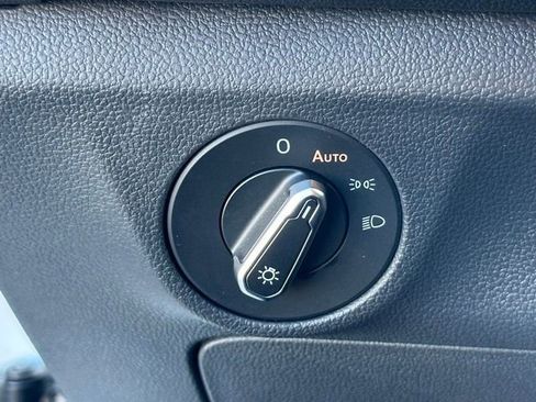 Used 2023 Volkswagen Jetta Sport image 12