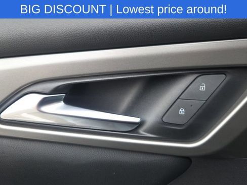 Used 2024 Chevrolet Traverse LT w/ LPO, Floor Liner Package FWD image 23