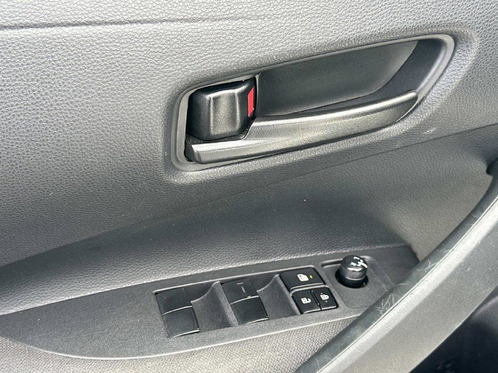 Used 2025 Toyota Corolla LE FWD image 15