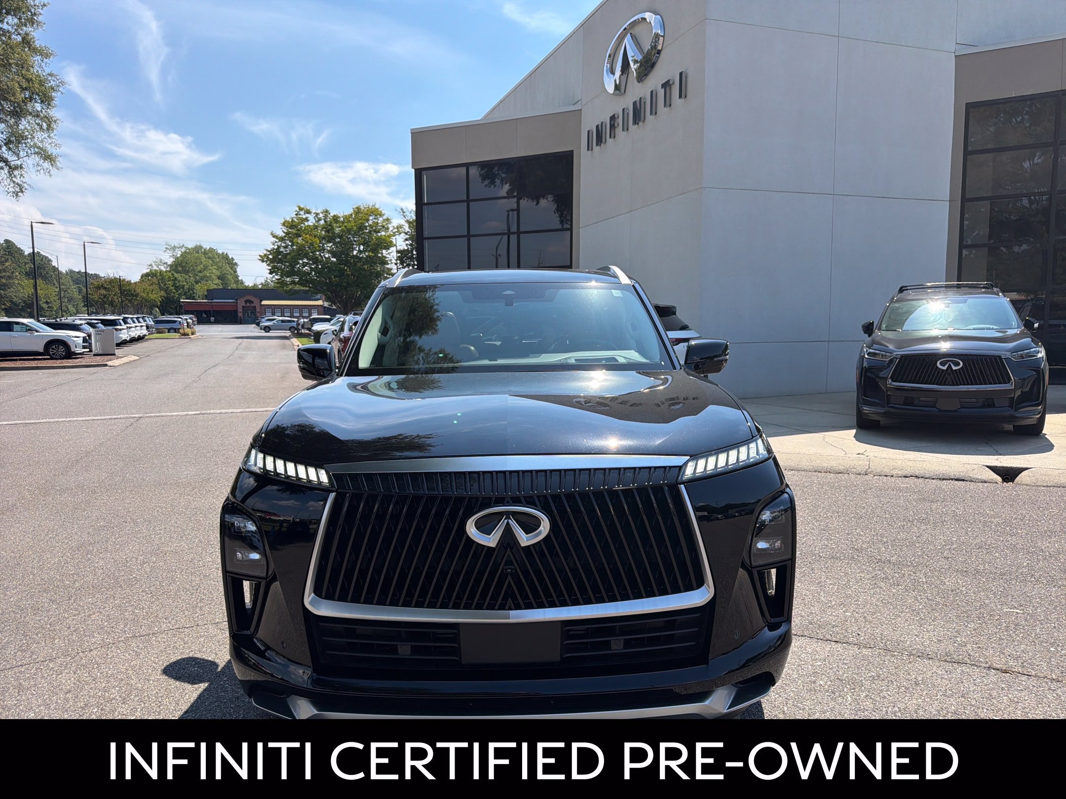 Certified 2025 INFINITI QX80 Luxe AWD/4WD image 3