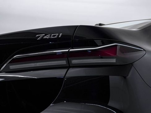 Used 2025 BMW 740i xDrive image 13